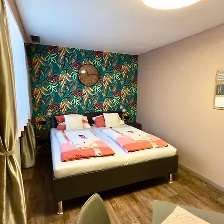 Gaestehaus Gruener Baum 住宿加早餐酒店 圣马丁